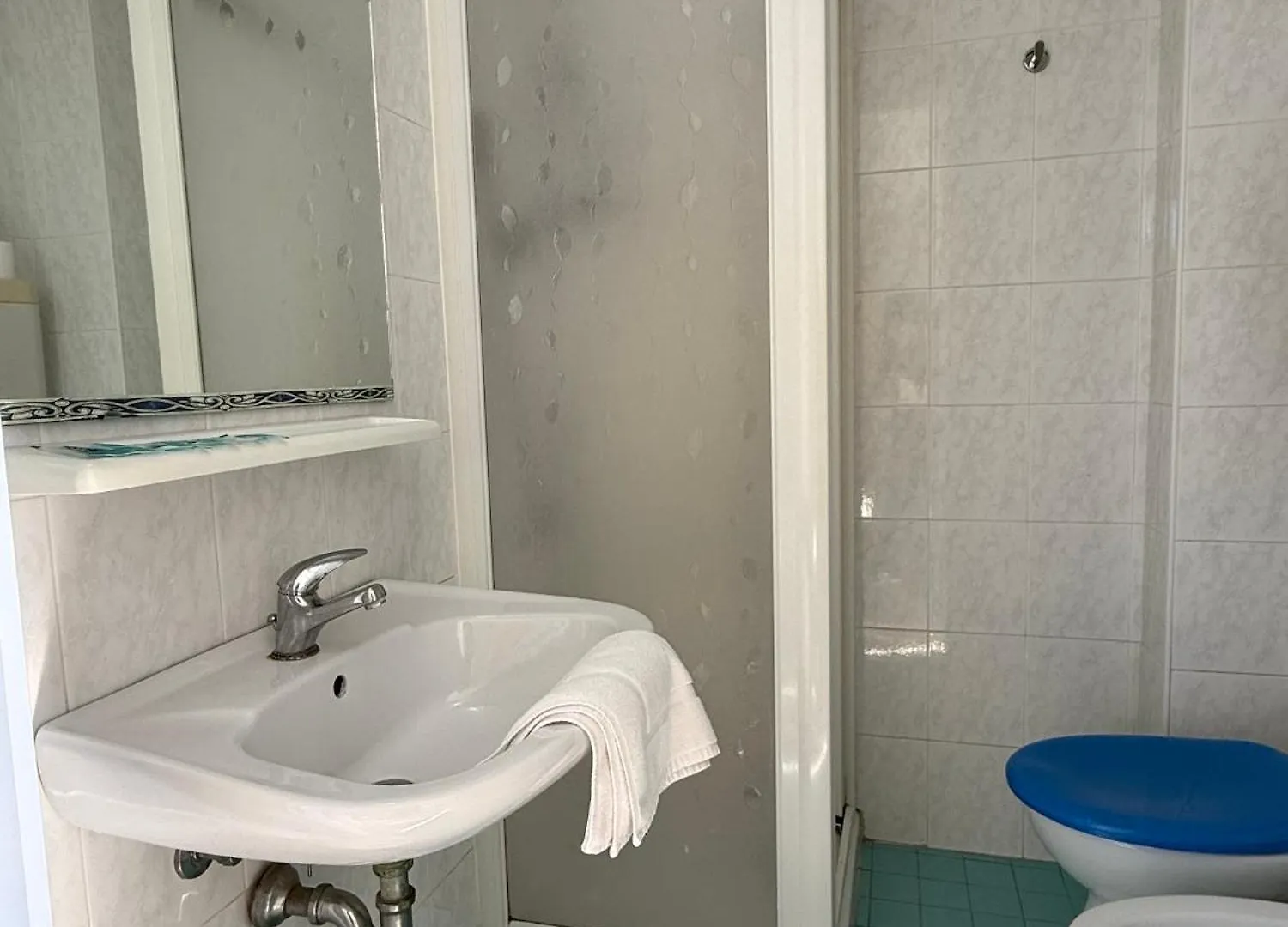 Rooms Casa Celeste Sul Mare 체제나티코 호스텔